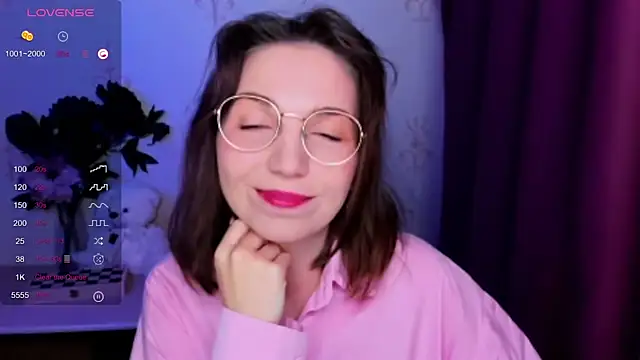 KindHazelHere  online show from 04/13/26, 12:53