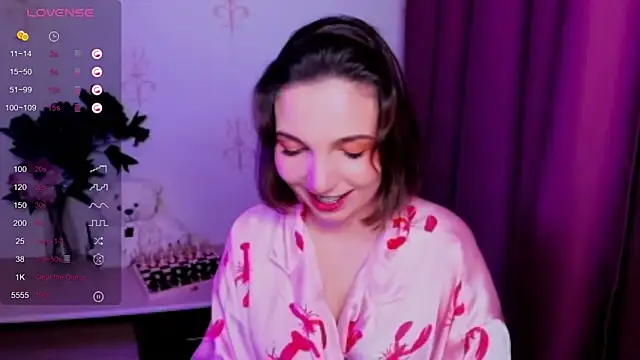 KindHazelHere  online show from 11/25/25, 12:22