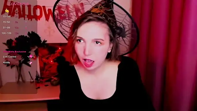 KindHazelHere  online show from 10/30/25, 08:34