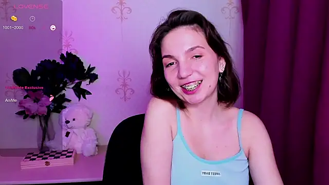 KindHazelHere  online show from 04/05/26, 11:17