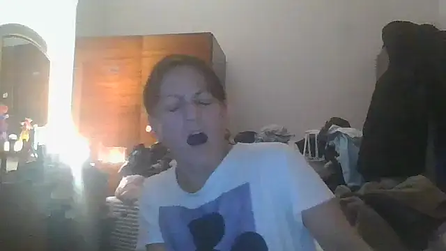 ShawnaAdams online show from 10/31/25, 07:54