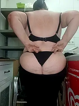Snapshot of eroticjessitop chatting on 07/11/26, 05:24 eroticjessitop online show from 07/11/26, 05:24