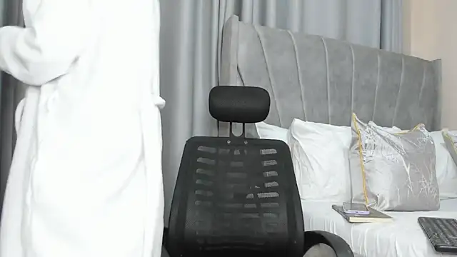 Snapshot of thee_sexy_goddess chatting on 09/12/25, 02:44 thee sexy goddess online show from 09/12/25, 02:44