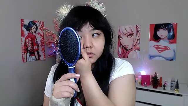 Snapshot of Moertomlly chatting on 12/16/25, 04:28 Moertomlly online show from 12/16/25, 04:28