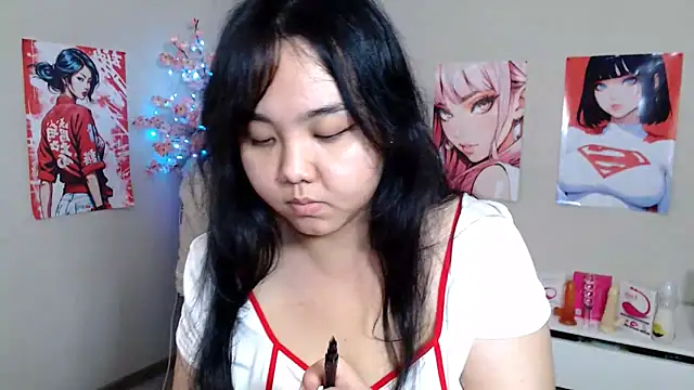 Snapshot of Moertomlly chatting on 11/18/25, 04:27 Moertomlly online show from 11/18/25, 04:27