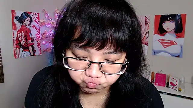 Snapshot of Moertomlly chatting on 09/20/25, 04:28 Moertomlly online show from 09/20/25, 04:28