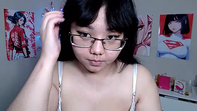 Snapshot of Moertomlly chatting on 09/26/25, 04:19 Moertomlly online show from 09/26/25, 04:19