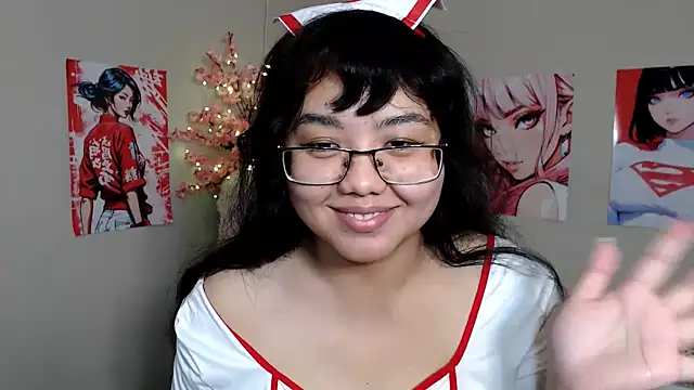 Snapshot of Moertomlly chatting on 10/27/25, 04:35 Moertomlly online show from 10/27/25, 04:35