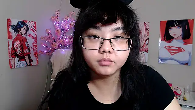 Snapshot of Moertomlly chatting on 11/23/25, 04:11 Moertomlly online show from 11/23/25, 04:11