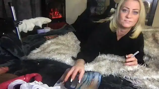 TiffaneyLove online show from 11/30/25, 11:49