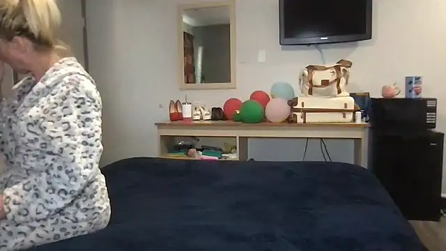 TiffaneyLove online show from 03/28/26, 12:17