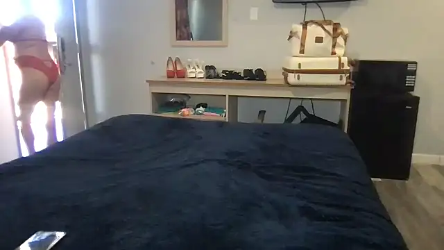 TiffaneyLove online show from 02/25/26, 06:41