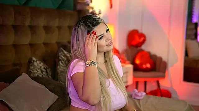 Snapshot of SophieBoobsX chatting on 09/18/25, 05:10 SophieBoobsX online show from 09/18/25, 05:10