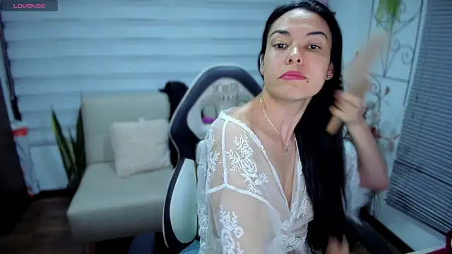 Lunlunera online show from 12/15/25, 04:29