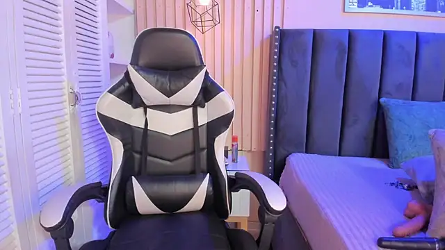 Snapshot of ashlye_miller_ chatting on 03/04/26, 04:42 ashlye miller online show from 03/04/26, 04:42