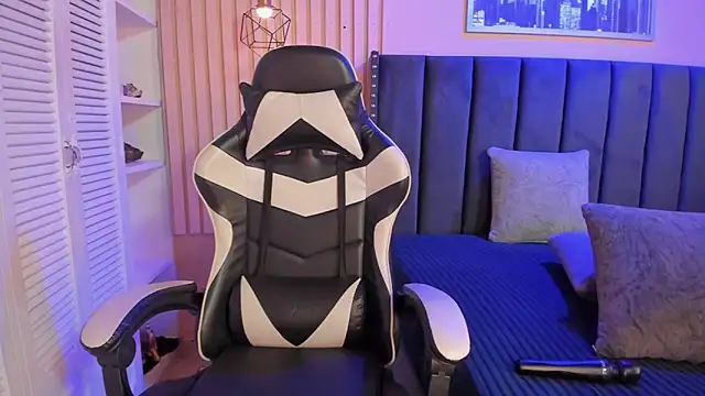 ashlye miller  online show from 11/15/25, 04:16