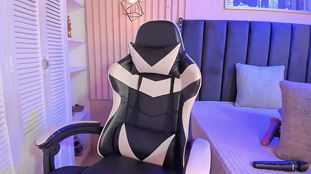 Snapshot of ashlye_miller_ chatting on 02/08/26, 04:32 ashlye miller online show from 02/08/26, 04:32