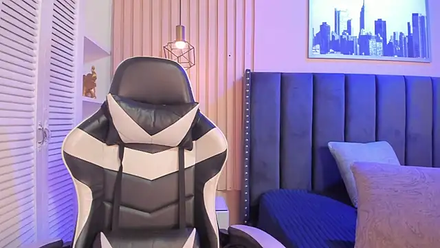 Snapshot of ashlye_miller_ chatting on 02/13/26, 04:23 ashlye miller online show from 02/13/26, 04:23