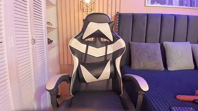 ashlye miller  online show from 11/25/25, 04:13