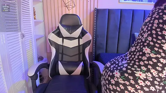 Snapshot of ashlye_miller_ chatting on 02/07/26, 04:31 ashlye miller online show from 02/07/26, 04:31