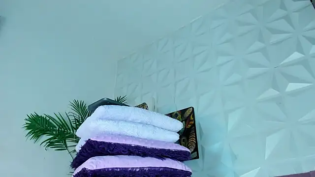 Hellen Sky online show from 12/05/25, 07:23