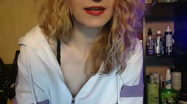 Snapshot of Natasha_Nannette chatting on 02/19/25, 05:49 Natasha Nannette online show from 02/19/25, 05:49