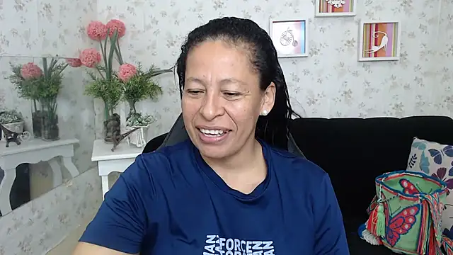 Snapshot of mature_martina chatting on 03/17/25, 12:04 mature martina online show from 03/17/25, 12:04