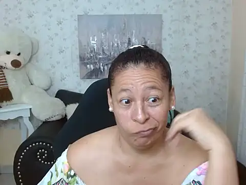 mature martina online show from 04/18/26, 10:32