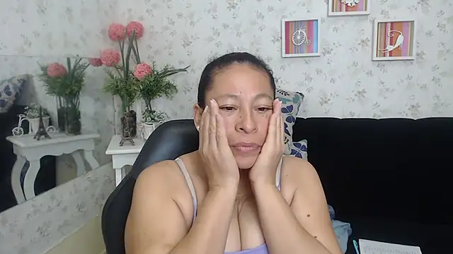 Snapshot of mature_martina chatting on 03/18/25, 11:55 mature martina online show from 03/18/25, 11:55