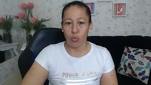 Snapshot of mature_martina chatting on 03/20/25, 01:26 mature martina online show from 03/20/25, 01:26
