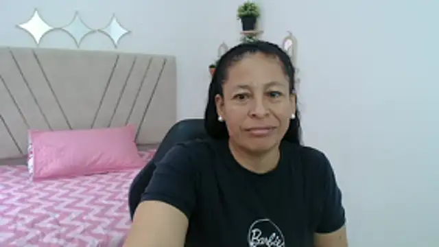 mature martina online show from 04/08/26, 08:43