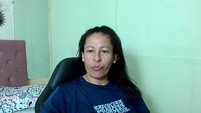Snapshot of mature_martina chatting on 03/10/25, 11:27 mature martina online show from 03/10/25, 11:27
