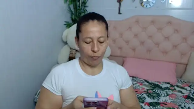 Snapshot of mature_martina chatting on 09/19/25, 09:52 mature martina online show from 09/19/25, 09:52