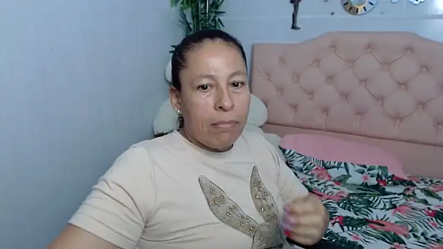Snapshot of mature_martina chatting on 09/26/25, 11:11 mature martina online show from 09/26/25, 11:11
