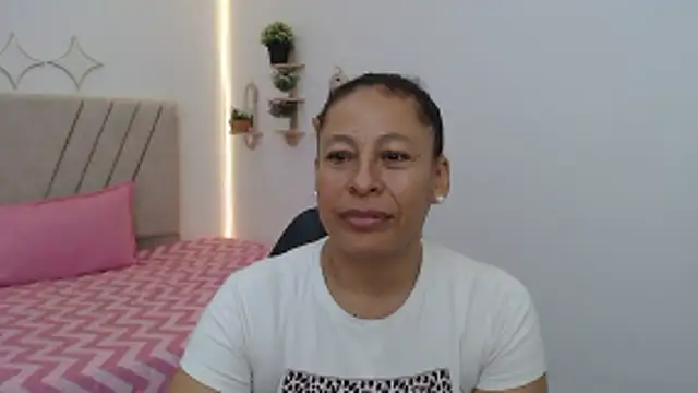 mature martina online show from 04/22/26, 08:04