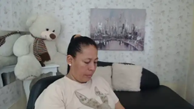 mature martina online show from 04/28/26, 08:57
