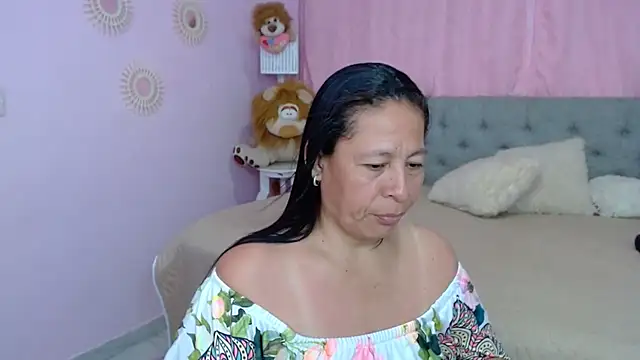 Snapshot of mature_martina chatting on 10/16/25, 09:45 mature martina online show from 10/16/25, 09:45