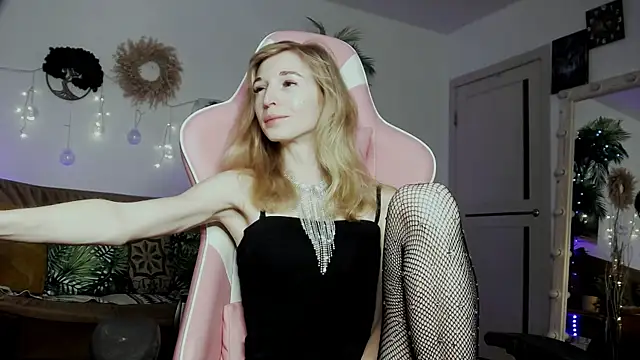 Snapshot of ivankai_ chatting on 03/22/25, 02:16 ivankai online show from 03/22/25, 02:16