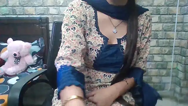 Snapshot of Sexy_iknoor chatting on 11/16/25, 04:39 Sexy iknoor online show from 11/16/25, 04:39