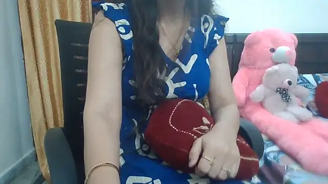 Snapshot of Sexy_iknoor chatting on 06/18/26, 10:20 Sexy iknoor online show from 06/18/26, 10:20