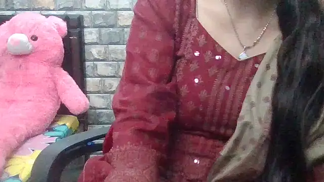 Snapshot of Sexy_iknoor chatting on 10/26/25, 04:13 Sexy iknoor online show from 10/26/25, 04:13