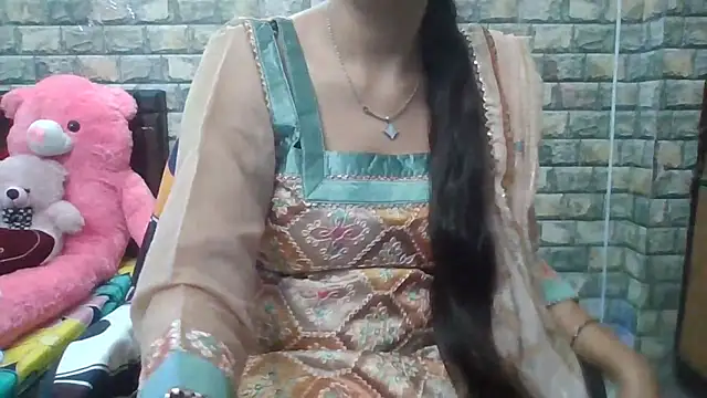 Snapshot of Sexy_iknoor chatting on 10/21/25, 04:56 Sexy iknoor online show from 10/21/25, 04:56