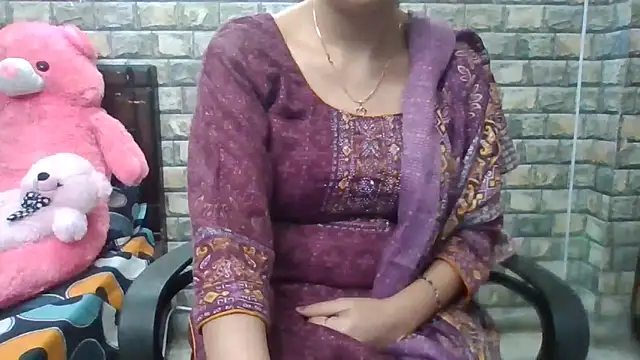 Snapshot of Sexy_iknoor chatting on 11/25/25, 04:13 Sexy iknoor online show from 11/25/25, 04:13