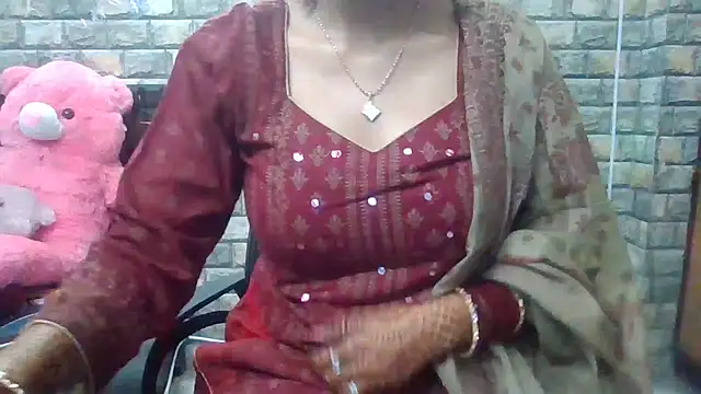 Snapshot of Sexy_iknoor chatting on 10/10/25, 03:51 Sexy iknoor online show from 10/10/25, 03:51