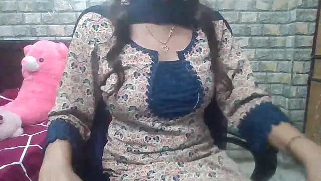 Snapshot of Sexy_iknoor chatting on 09/18/25, 04:15 Sexy iknoor online show from 09/18/25, 04:15