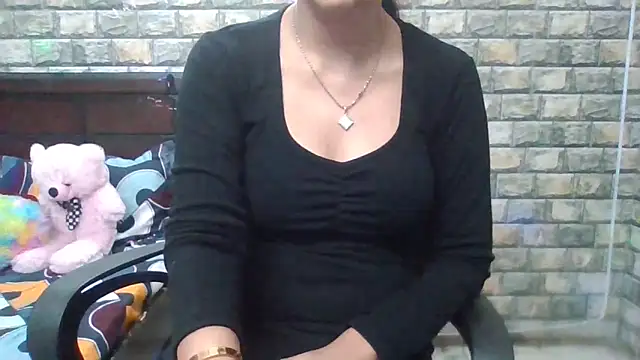 Snapshot of Sexy_iknoor chatting on 11/15/25, 04:49 Sexy iknoor online show from 11/15/25, 04:49