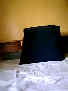 pretty-donna online show from 10/24/25, 07:29