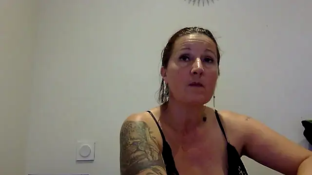 feline27 online show from 10/26/25, 07:14