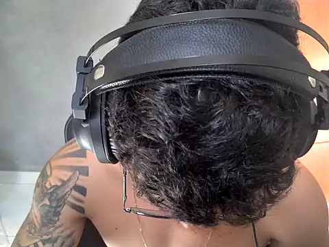 Gust027 online show from 04/15/26, 04:33