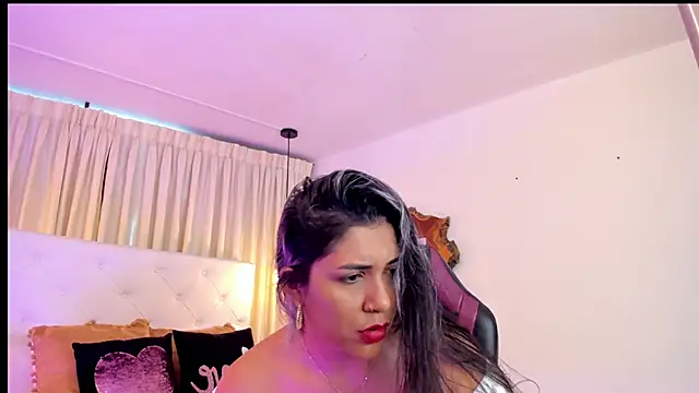 Snapshot of BonnieBad01 chatting on 10/18/25, 05:04 BonnieBad01 online show from 10/18/25, 05:04